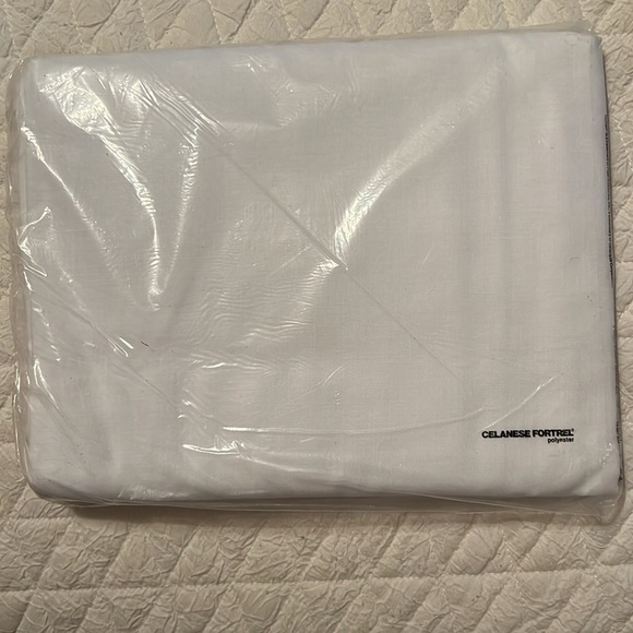 White full size flat sheet. - Picture 2 of 4